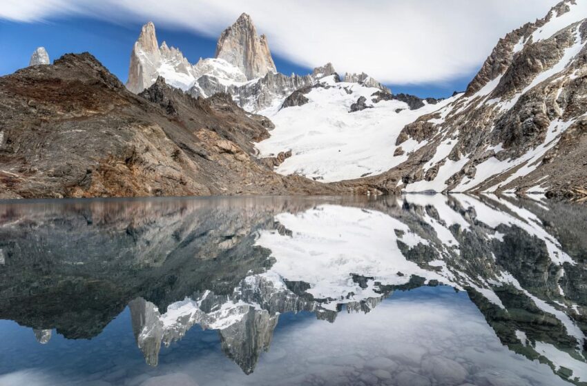  Fitz Roy reflejado en una laguna al amanecer